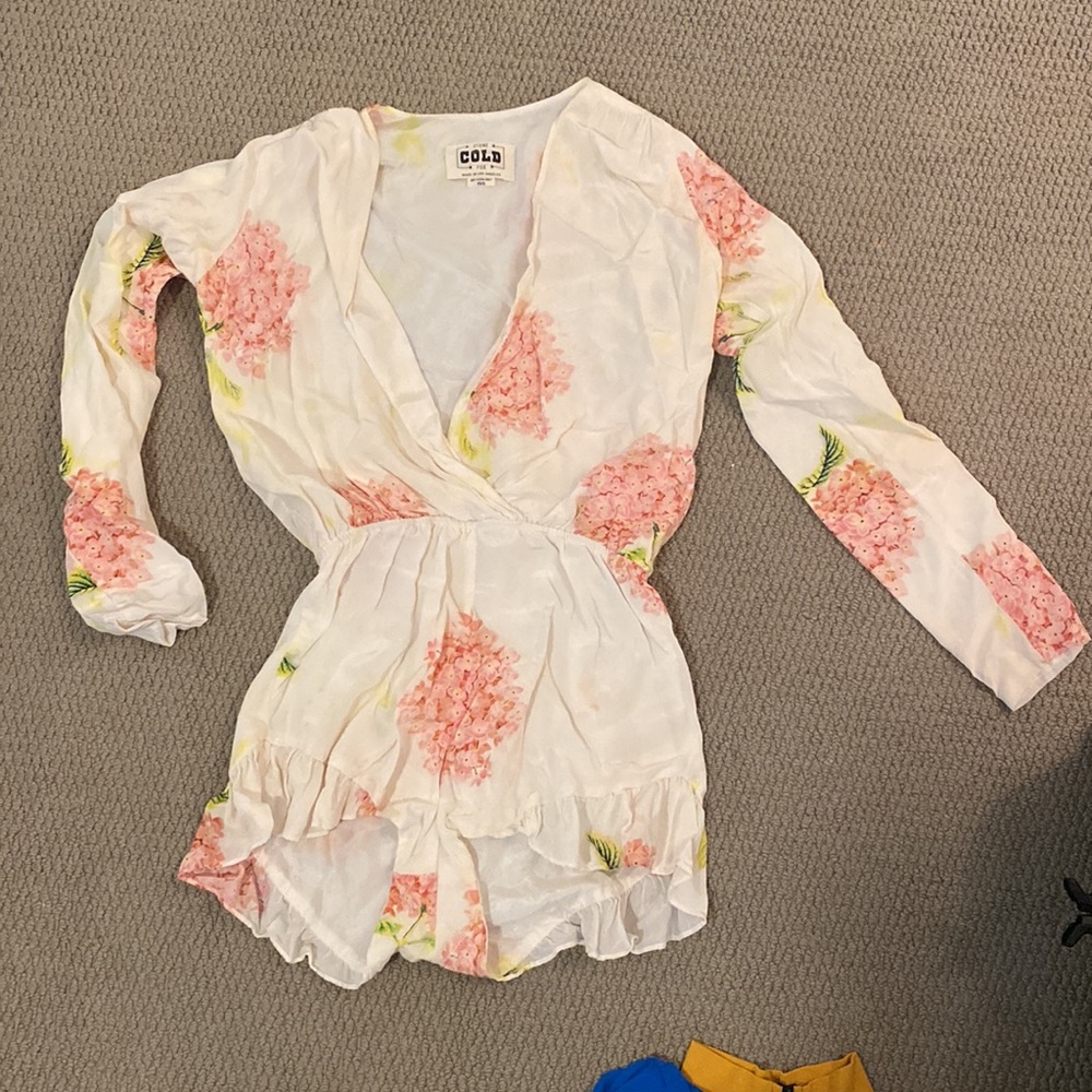 (2) Stone Cold Fox Outfits!!! Dress & Romper Ivory XS/S🤍 - Picture 3 of 3